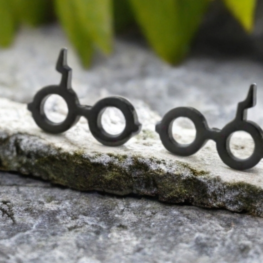 MODCLOTH HARRY POTTER WIZZARD FANGIRL STUD EARRINGS - Picture 3 of 4